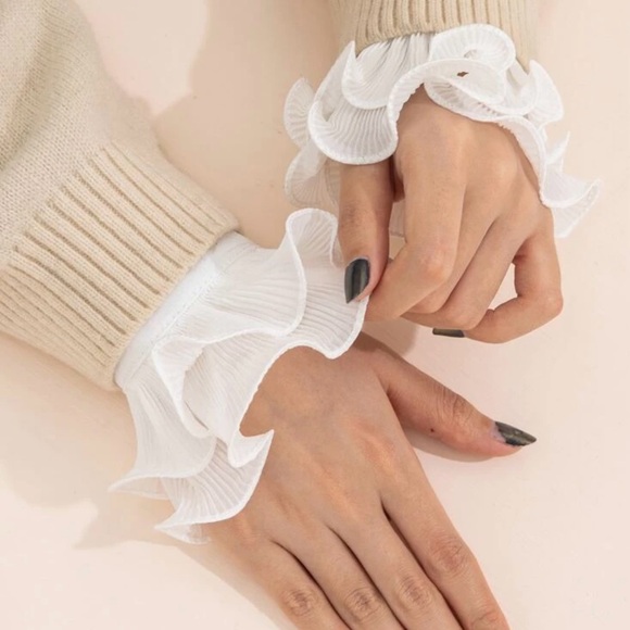 Ruffled NEW collar & cuffs.  Stand alone, vintage look, chiffon, white, stunning - Picture 4 of 8